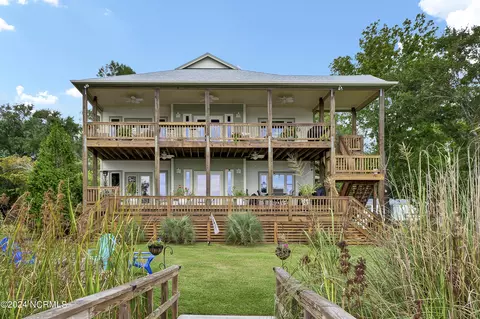722 Bay Harbor Dr, Hampstead, NC 28443