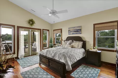 Bedroom - 722 Bay Harbor Dr, Hampstead, NC 28443 photo 6 of 10