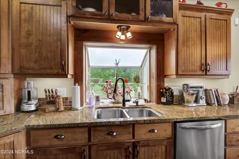 Kitchen - 722 Bay Harbor Dr, Hampstead, NC 28443 photo 2 of 7