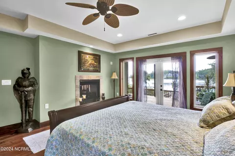 Bedroom - 722 Bay Harbor Dr, Hampstead, NC 28443 photo 3 of 10