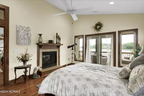 Bedroom - 722 Bay Harbor Dr, Hampstead, NC 28443 photo 7 of 10