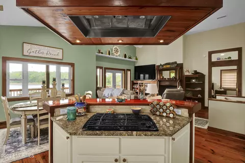 Kitchen - 722 Bay Harbor Dr, Hampstead, NC 28443 photo 7 of 7