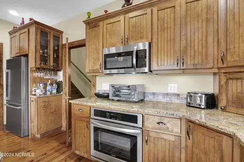 Kitchen - 722 Bay Harbor Dr, Hampstead, NC 28443 photo 3 of 7