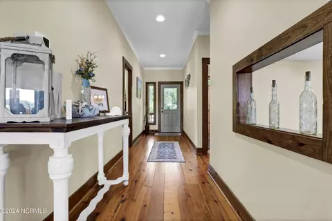 Entry Way - 722 Bay Harbor Dr, Hampstead, NC 28443 photo 2 of 2
