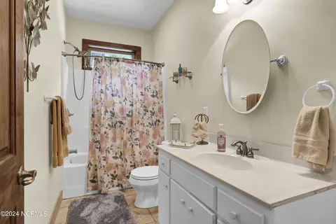Bath - 722 Bay Harbor Dr, Hampstead, NC 28443 photo 6 of 6