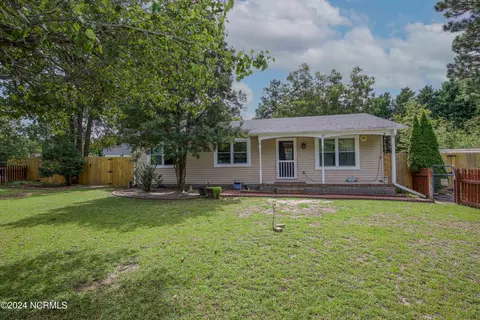 131 Robin Hood Ln, Aberdeen, NC 28315