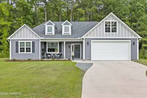 677 Winding Creek Rd, Rocky Point, NC 28457