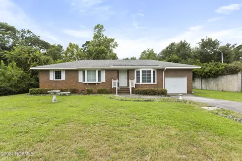 230 Lullwater Dr, Wilmington, NC 28403