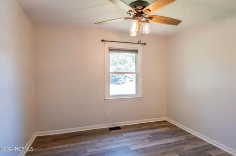 Bedroom - 5 Cherokee Dr, Hubert, NC 28539 photo 2 of 4