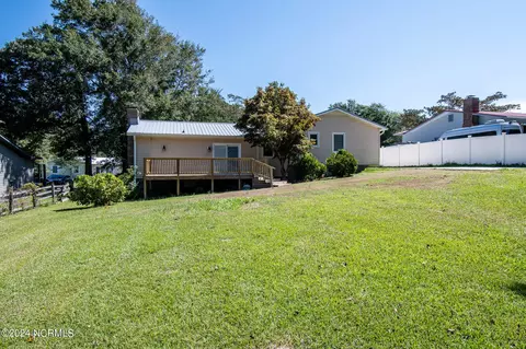 Exterior - 5 Cherokee Dr, Hubert, NC 28539 photo 4 of 7