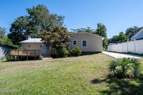 Exterior - 5 Cherokee Dr, Hubert, NC 28539 photo 2 of 7