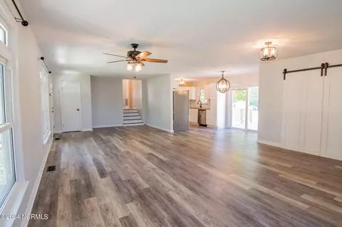 Living - 5 Cherokee Dr, Hubert, NC 28539 photo 5 of 5