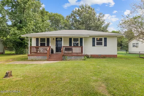 102 Cardinal Rd, Jacksonville, NC 28546