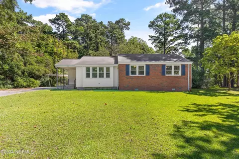 608 Vernon Dr, Jacksonville, NC 28540