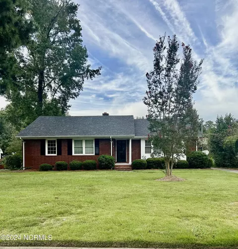 1107 Meadowood Dr, Kinston, NC 28501