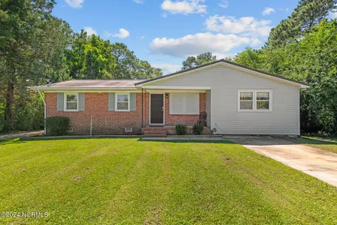 108 Oxford Dr, Jacksonville, NC 28546