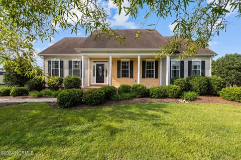 226 Moyock Landing Dr, Moyock, NC 27958