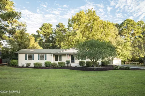 121 Montpelier Dr, Edenton, NC 27932