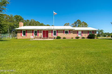 3606 Plantation Rd, Morehead City, NC 28557
