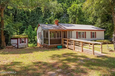 403 W Woodlawn Dr, Williamston, NC 27892