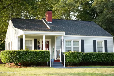 101 Stratford Rd, Jacksonville, NC 28540