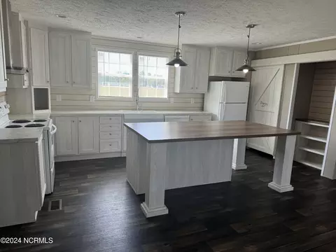 216 E Railroad St, Dover, NC 28526 photo 5