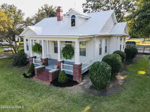 9069 W Nc 130 Hwy, Maxton, NC 28364