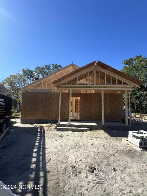709 N C St, Bridgeton, NC 28519
