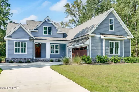 112 Legacy Woods Dr, Wallace, NC 28466