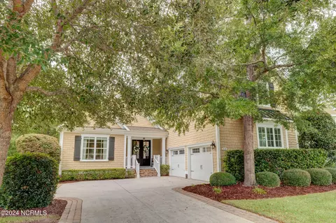 808 Bedminister Ln, Wilmington, NC 28405