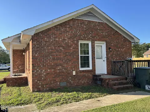 Exterior - 3863 Robin Rd, Ayden, NC 28513 photo 2 of 4