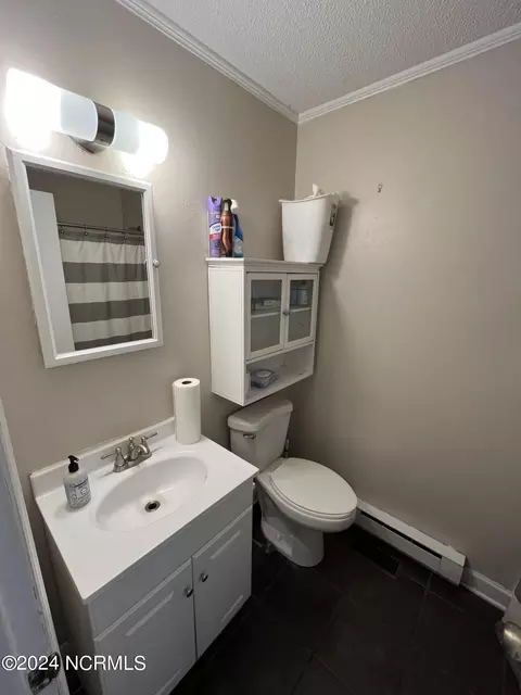 Bath - 3863 Robin Rd, Ayden, NC 28513 photo 2 of 3
