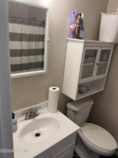 Bath - 3863 Robin Rd, Ayden, NC 28513 photo 1 of 3