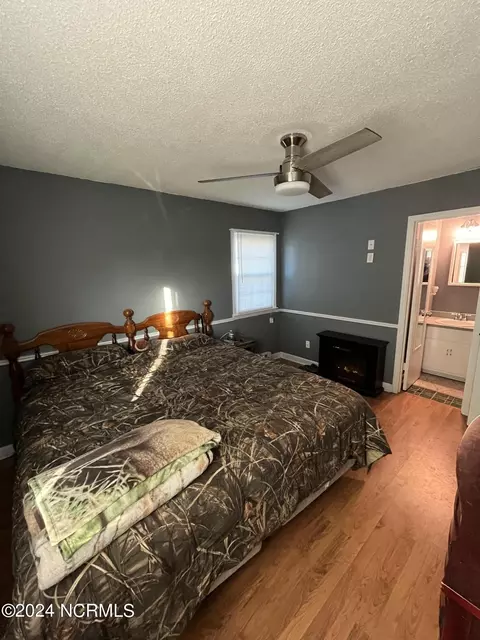 Bedroom - 3863 Robin Rd, Ayden, NC 28513 photo 3 of 6