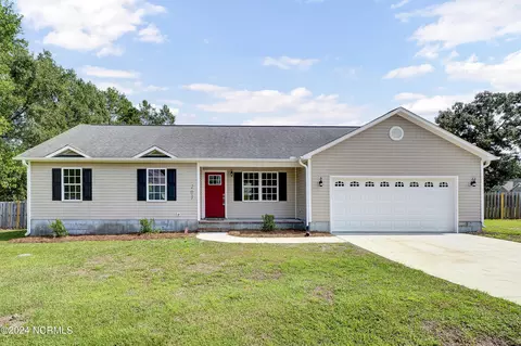 203 Scout Ln, Chinquapin, NC 28521