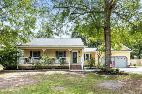 1201 Willow Springs Dr W, Richlands, NC 28574