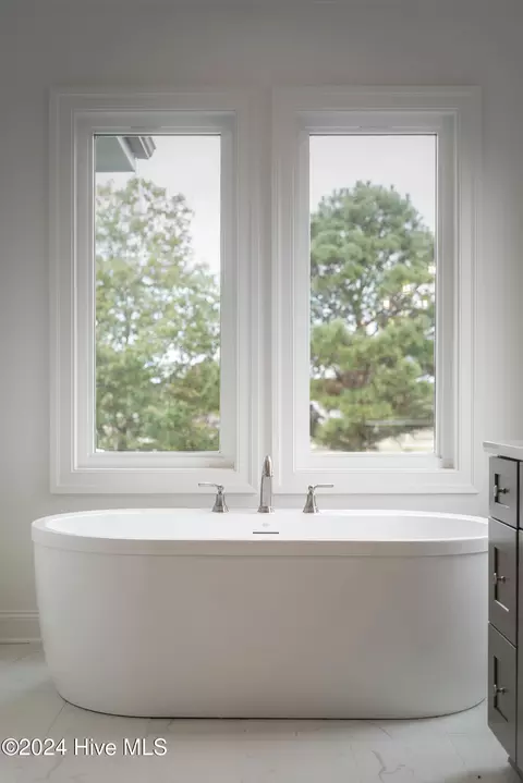 Bath - 76 Pine Tree Pt, Snow Hill, NC 28580 photo 8 of 11