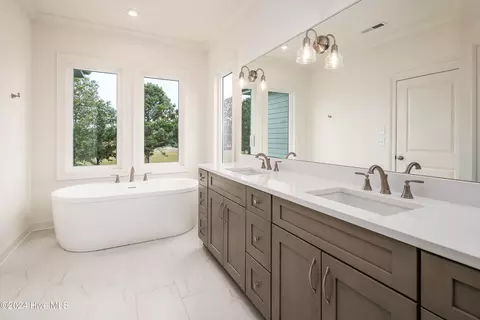 Bath - 76 Pine Tree Pt, Snow Hill, NC 28580 photo 6 of 11