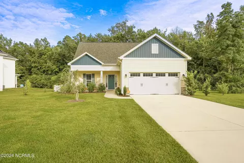 404 Jasmine Way, Burgaw, NC 28425