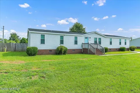 101 Rainmaker Dr, Jacksonville, NC 28540
