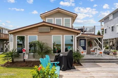9092 W 9th St, Surf City, NC 28445