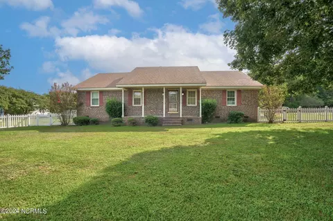 3726 Meadow Trl, Elm City, NC 27822