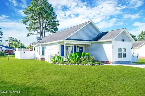 384 Tamarack Dr, Ayden, NC 28513