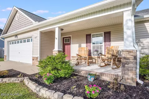 105 Gadson Ct, Richlands, NC 28574