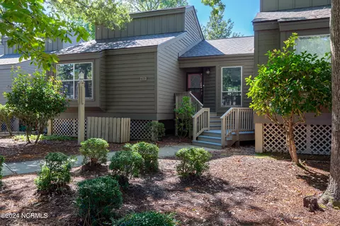 7202 Windward Dr, New Bern, NC 28560