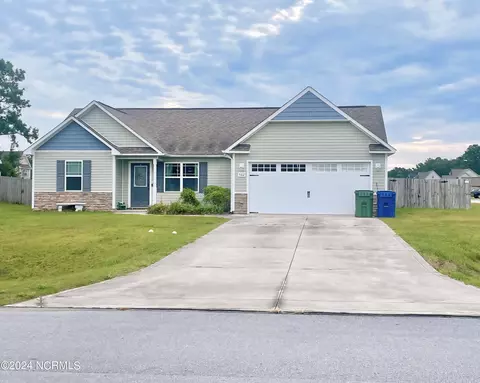 502 Deep Inlet Dr, Sneads Ferry, NC 28460