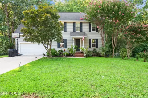706 Lancelot Dr, Greenville, NC 27858