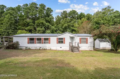 220 Hudson Rd, Whiteville, NC 28472