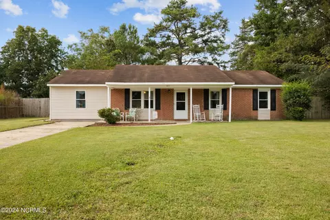 305 Royal Dr, Jacksonville, NC 28546
