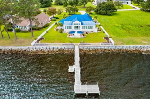 6044 Dolphin Rd, Oriental, NC 28571